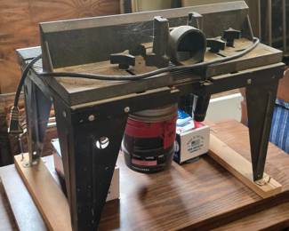 Craftsman router and table