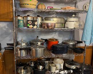Kitchen small appliances , vintage pressure cookers