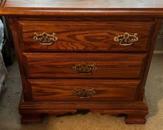 2 Oak Night stands 
