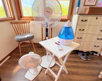 Adjustable Fans, Humidifier, Folding Table