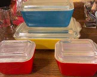 Pyrex Vintage refrigerator set, complete