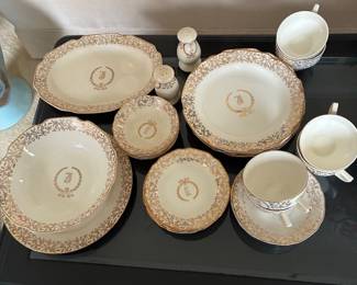 Stetson 22 kt china, 6 deep, plus serving pieces