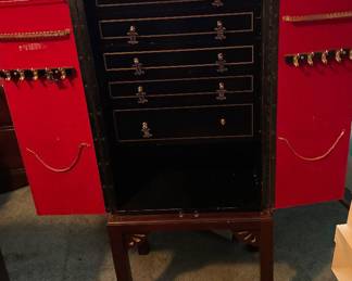 jewlelry chest open