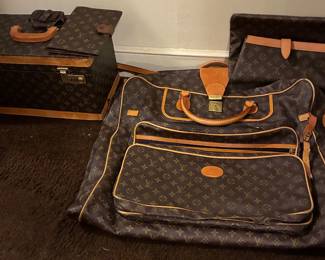 Louis Vitton replicas.  Complete travel set