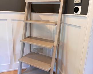 Ladder 5-Shelf Bookcase. 