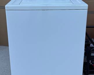 Whirlpool Washing Machine. Photo 1 of 2. 