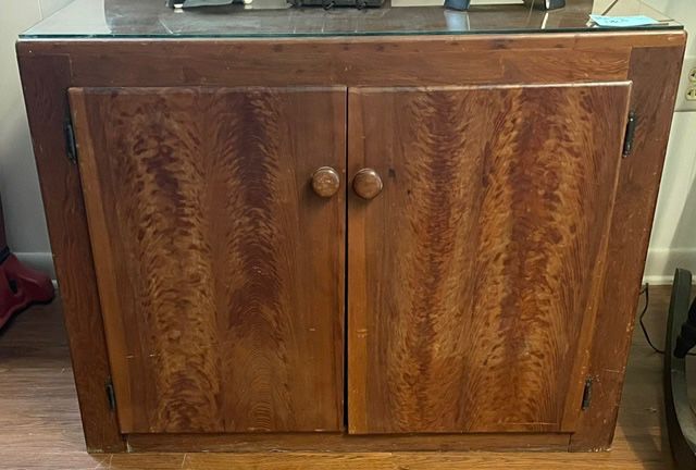 2 door cabinet w/glass top