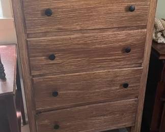 brown 4 drawer dresser missing knob last drawer