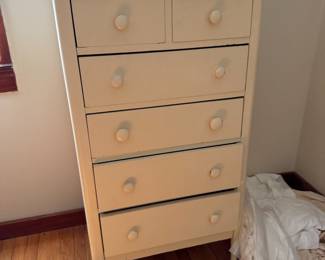 Antique white painted wood chest of drawers, six drawers
