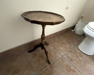 Wood pie crust tripod pedestal side table