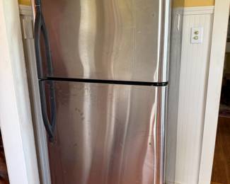 Stainless steel top-freezer refrigerator