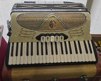 Princetti 1950's 41 key 120 Bass Layout Accordian