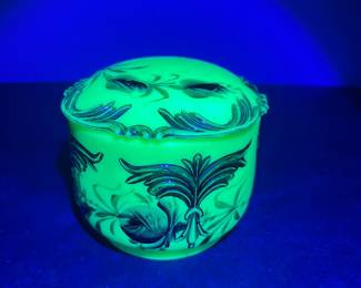 1899 Heisey Glass winged Scroll custard uranium dresser jar. Very spicy!