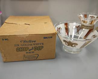 Vintage MCM chip and dip set w/box