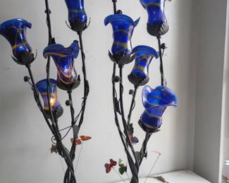 awesome pair of Tiffany pond lilly lamps much taller then picture shows