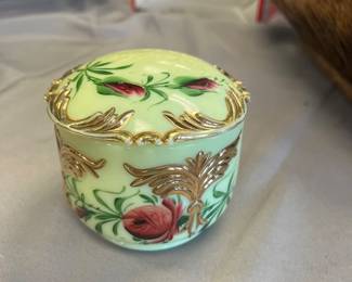 1899 Heisey Glass winged Scroll custard uranium dresser jar. Very spicy!