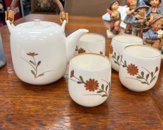 Fine Porcelain Tea pot