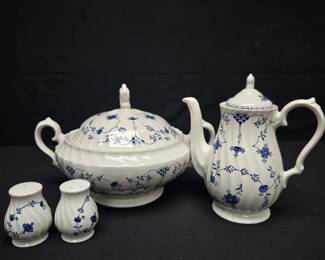 Set of Vintage Churchill Finlandia Dishes