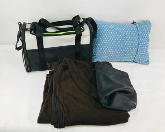 Akinari Pet Carrier, Thermarest Pillow & Blanket