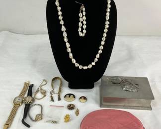 Vintage Jewelry, Gold Watches and Antique Accessories Collection