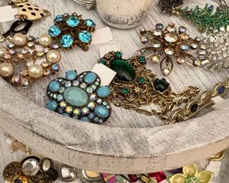 Costume jewelry 