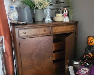 Gentlemen cabinet