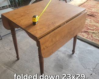 Folding table