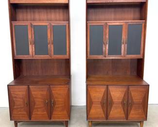 Lot 815 Pair Ramseur Mid Century Modern 2pc Walnut Hutches Cabinets display.
