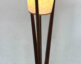Lot 1056 Vintage Mid Century Modern Tripod Tall Table Lamp. Attributed to Modeline.
