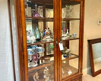 Vintage DREXEL HERITAGE CURIO CABINET