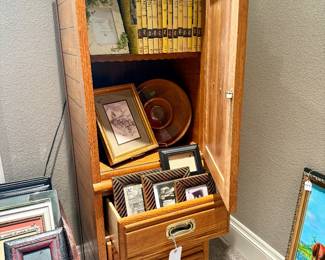 VINTAGE YOUNG HINKLE SOLID OAK CABINET 