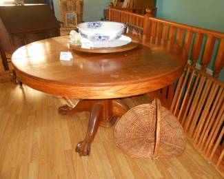 Claw foot Oak Table