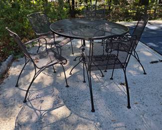 Patio Table & 5 Chairs 