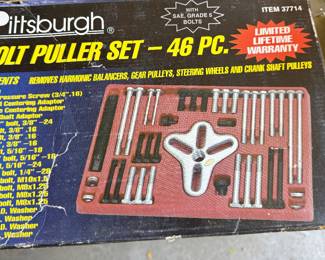 Bolt puller set