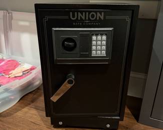 F91 - $75. Union Safe Company Floor Safe. 