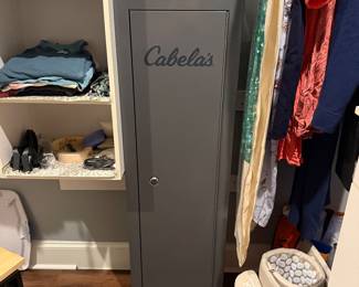 F89 - $95. Cabela's 8 Gun Security Cabinet with 2 keys. 