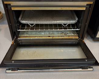 F64 - $75. Hamilton Beach Air Fryer Oven. Model #31220. Very good condition - has been used and needs a little wipe down. 