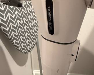 F90 - $75. Tineco iLoop Cordless Vacuum with charging stand. 