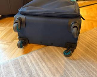 F93 - $50. it Luggage with 4 spinner wheels. Excellent condition. 