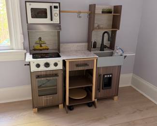 F32 - $75. KidKraft Kitchen Set. Excellent, gently used condition! Measures 44" x 41" tall. 