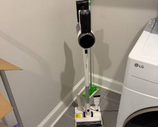 F90 - $75. Tineco iLoop Cordless Vacuum with charging stand. 