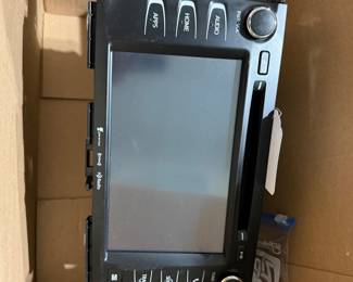 F83 - $100. Fits a Toyota Highlander 2014-2019. Model 886100-0E271. Untested. 