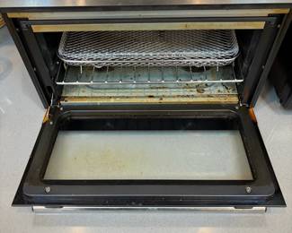 F64 - $75. Hamilton Beach Air Fryer Oven. Model #31220. Very good condition - has been used and needs a little wipe down. 