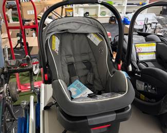F78 - $40. SnugRide SnugLock35. Manufacture 12/2021. Carseat & base. No accidents. 