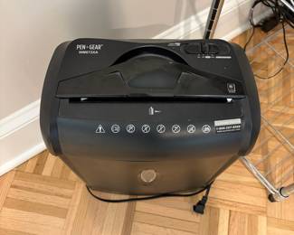 F72 - $15. Pen & Gear Paper Shredder Model WM672XA