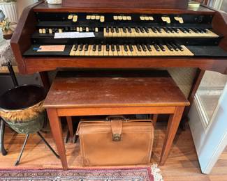 Electric organ 1 of 2