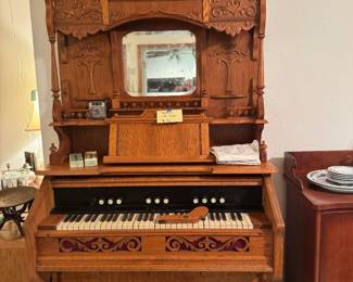 Pump organ