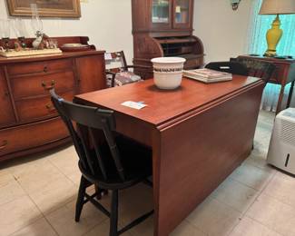 Drop leaf table