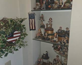 Figurines