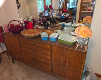 Credenza, Fenton, Pyrex, Wooden bowl